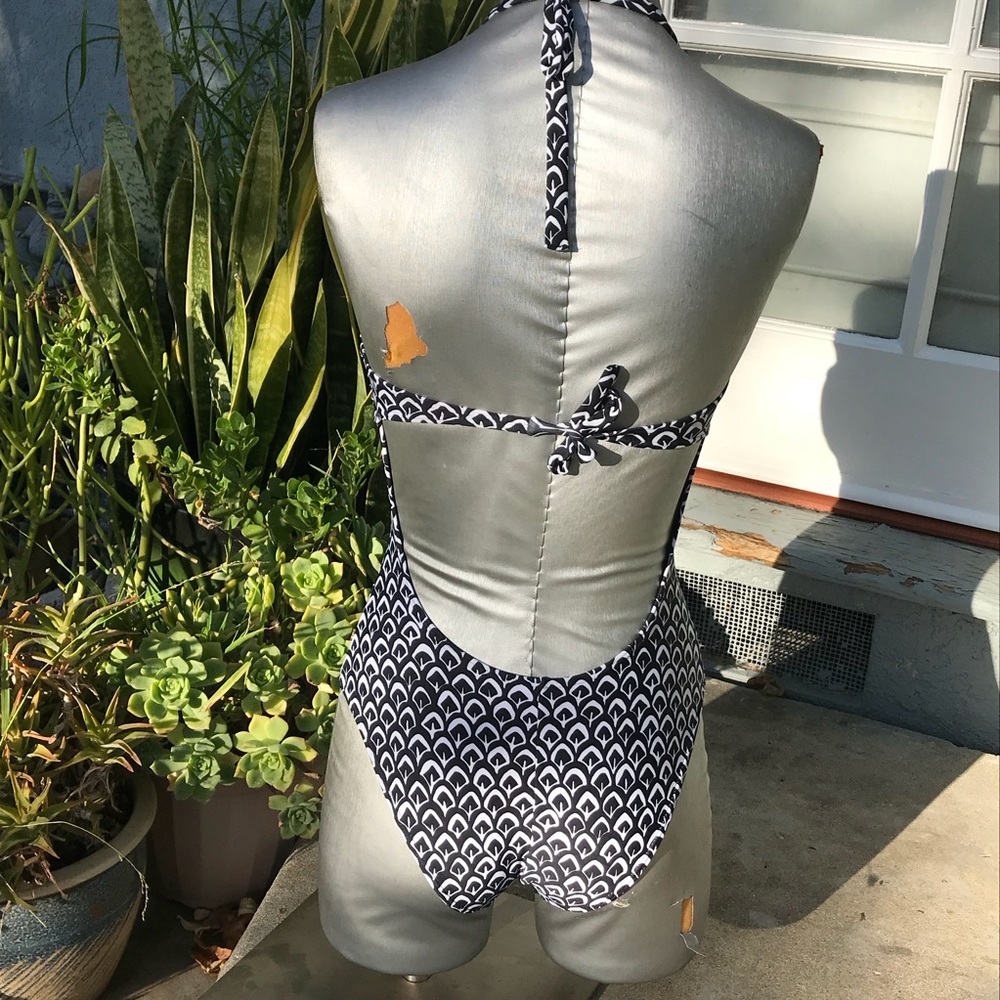 Swimsuit - Picture 2 of 4